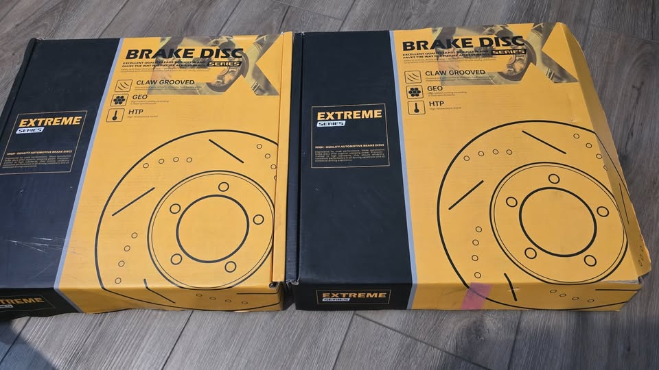Extreme Series 31349 Rear Brake Rotor+D905 Pad Set – Nissan 350Z, Infiniti G35 /Damaged Box/